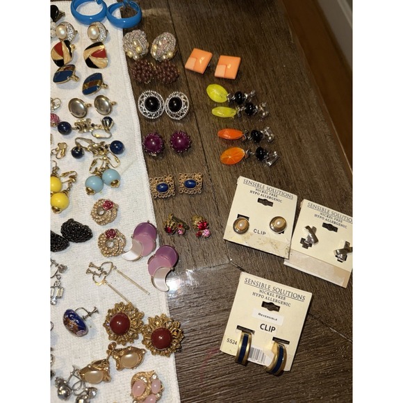 HUGE Lot Vintage Clip On Screw back Rhinestone Crystal Pearl Earrings 150 Pairs - Picture 10 of 16